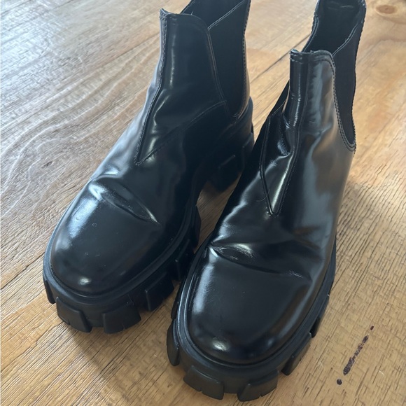 Women's Black Chunky Chelsea Boots - Picture 1 of 9